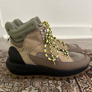 H&M Chunky Winter/Hiking High Tops, Size 8, GUC